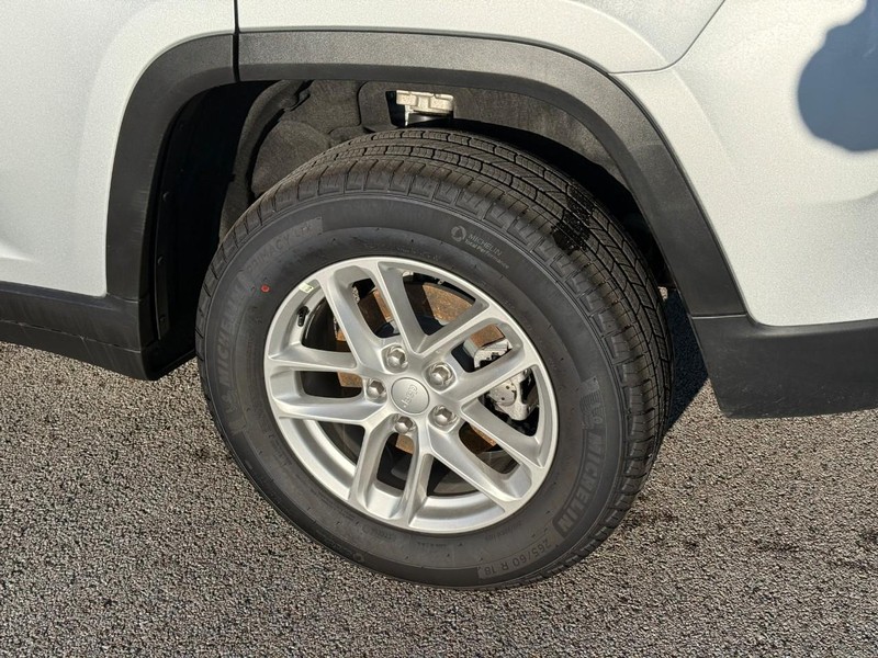 Jeep Grand Cherokee Vehicle Image 05