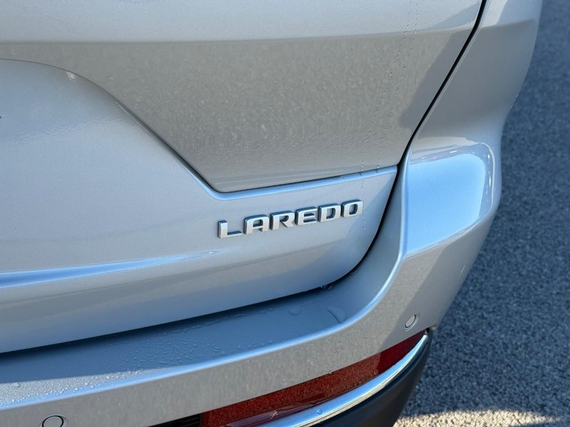 Jeep Grand Cherokee Vehicle Image 07