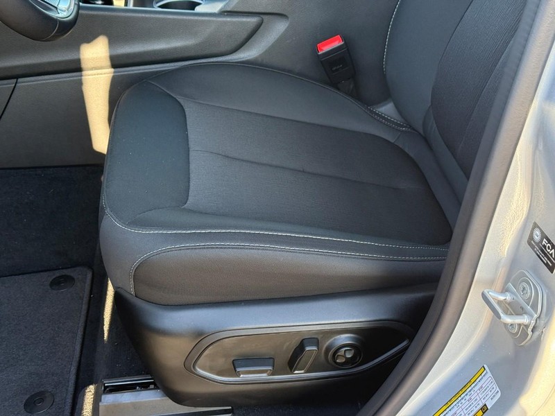 Jeep Grand Cherokee Vehicle Image 16