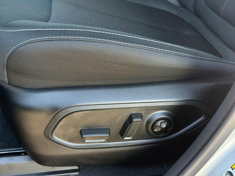 Jeep Grand Cherokee Vehicle Image 17