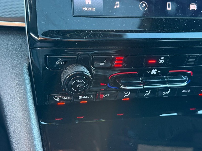 Jeep Grand Cherokee Vehicle Image 21