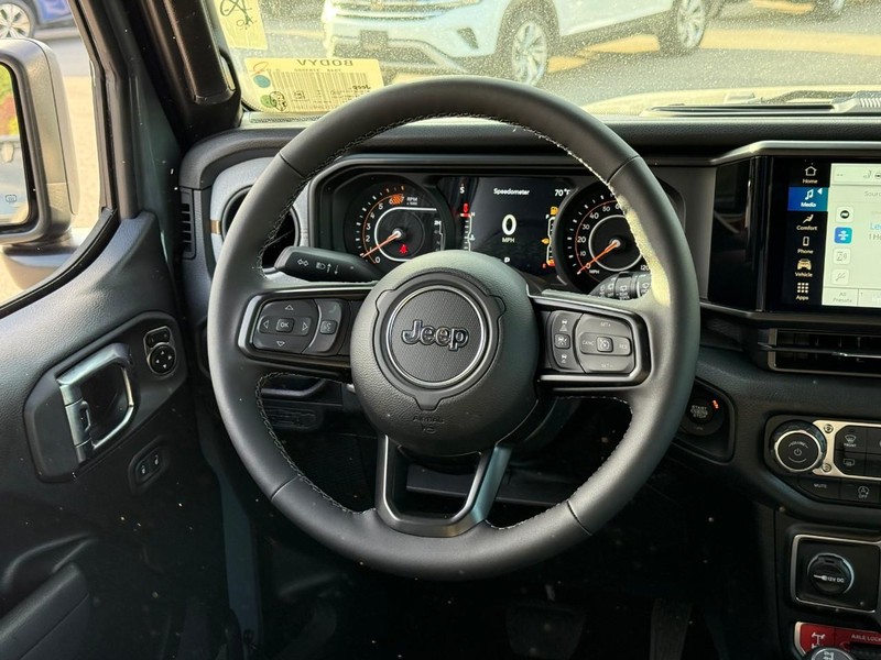 Jeep Wrangler Vehicle Image 09