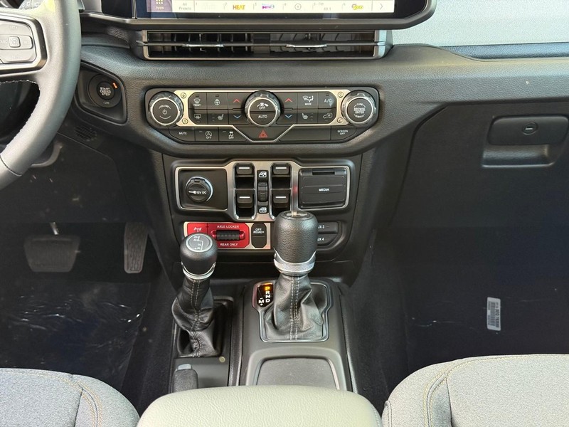 Jeep Wrangler Vehicle Image 12