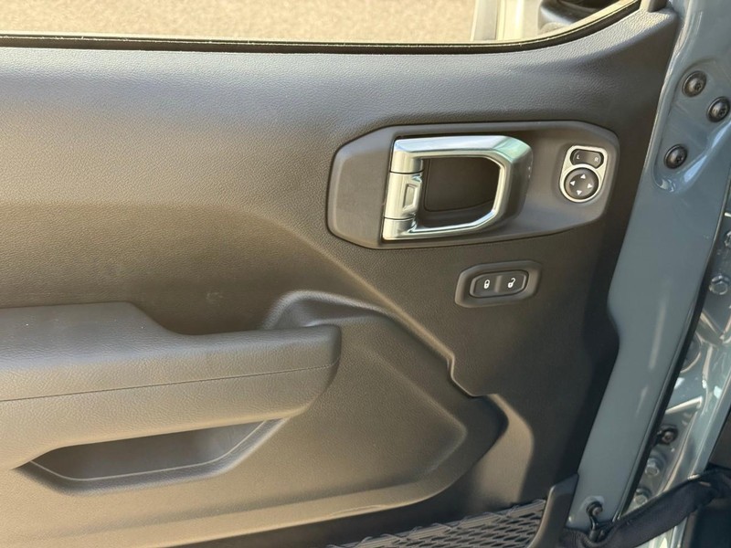 Jeep Wrangler Vehicle Image 13
