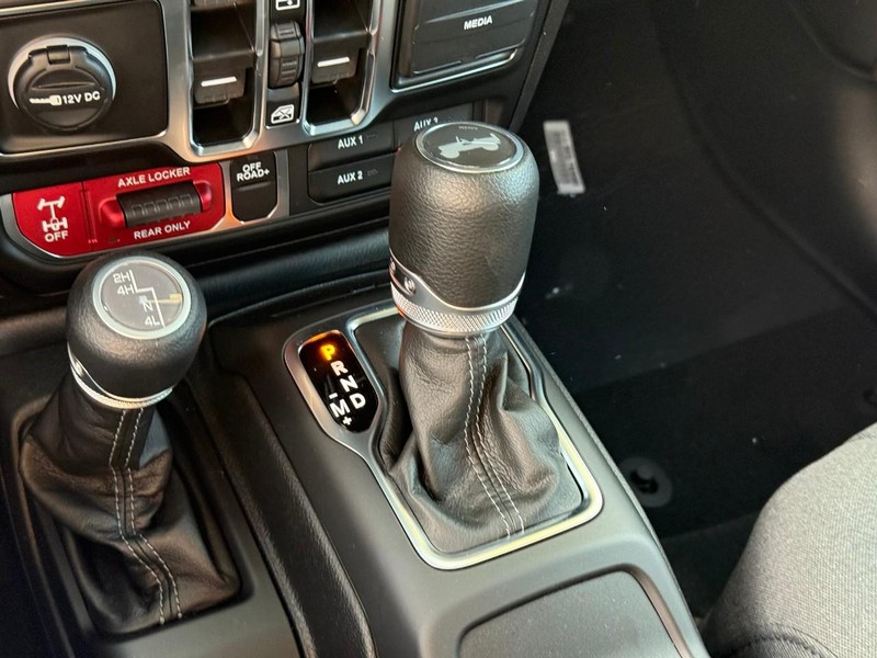 Jeep Wrangler Vehicle Image 17