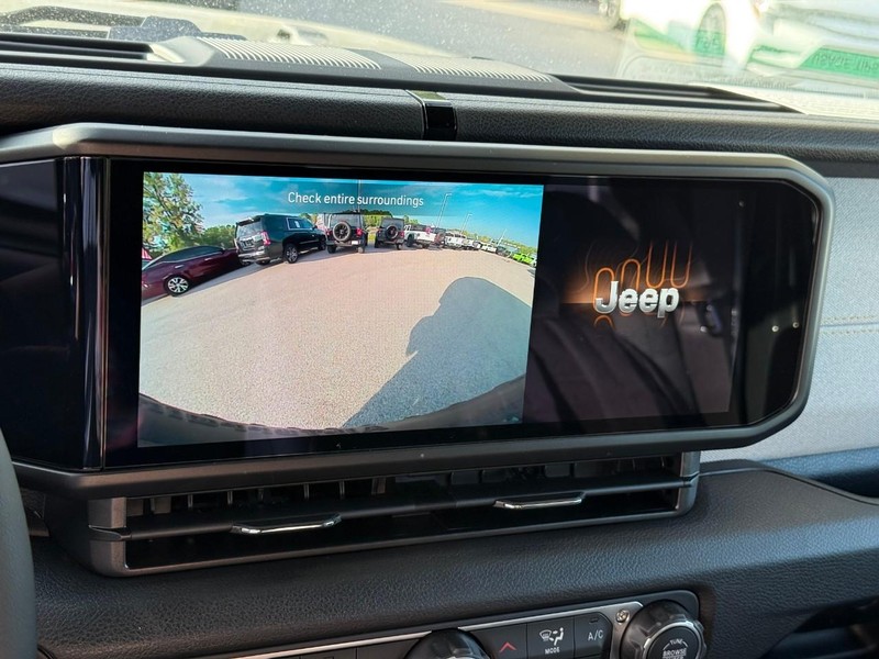 Jeep Wrangler Vehicle Image 19
