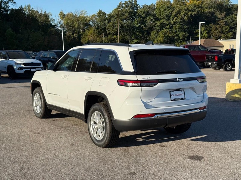 Jeep Grand Cherokee Vehicle Image 04