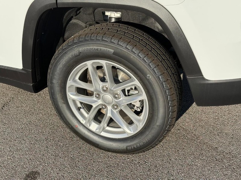 Jeep Grand Cherokee Vehicle Image 05