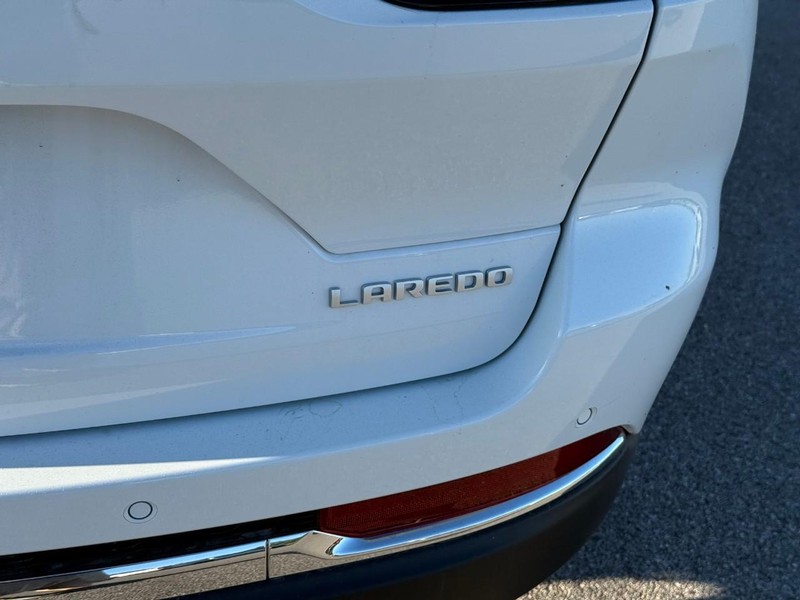 Jeep Grand Cherokee Vehicle Image 07