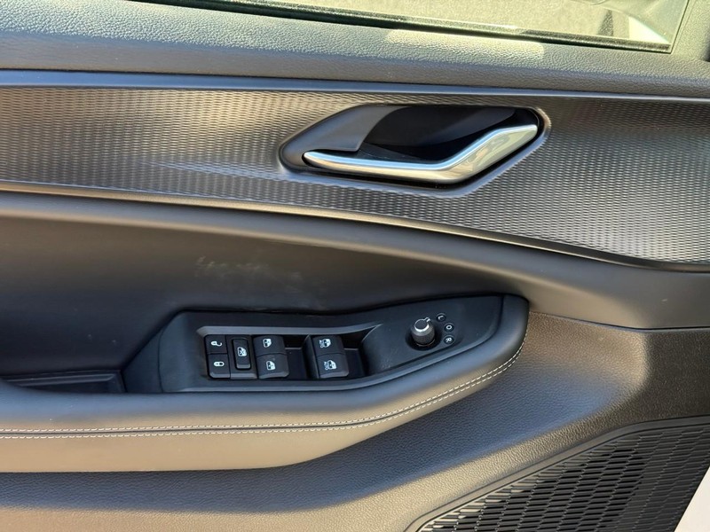 Jeep Grand Cherokee Vehicle Image 15