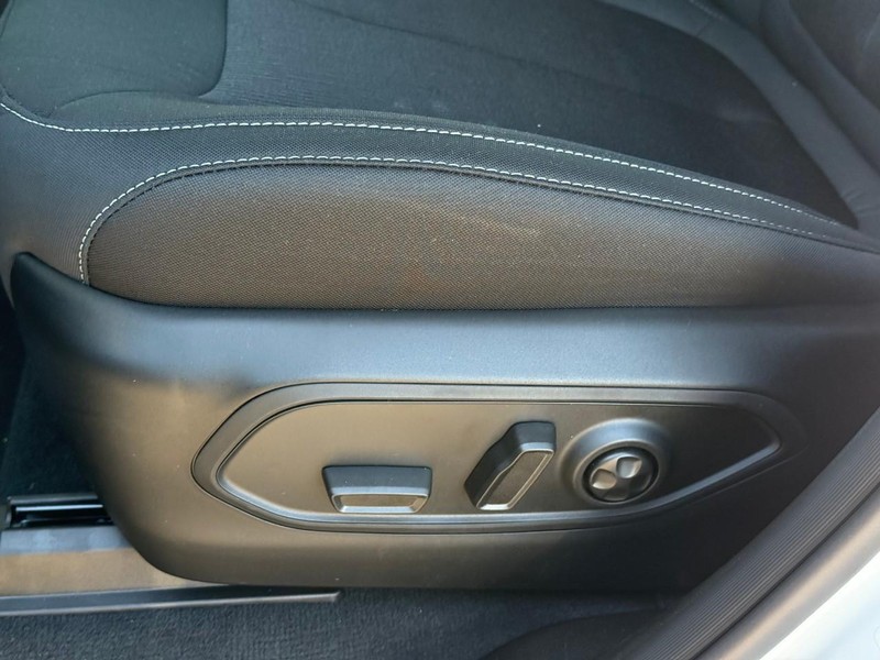 Jeep Grand Cherokee Vehicle Image 17