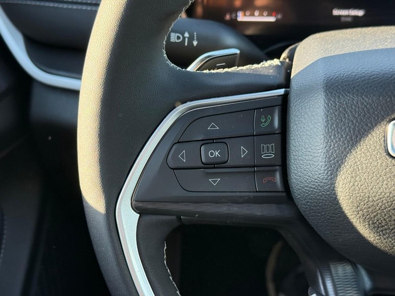 Jeep Grand Cherokee Vehicle Image 18