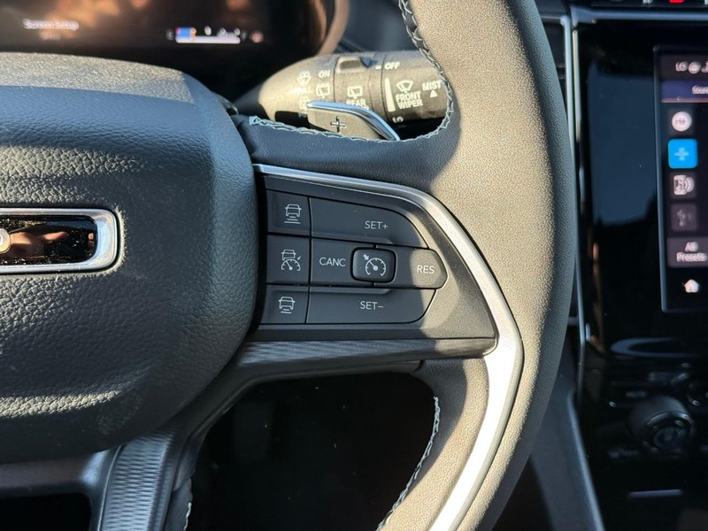 Jeep Grand Cherokee Vehicle Image 19