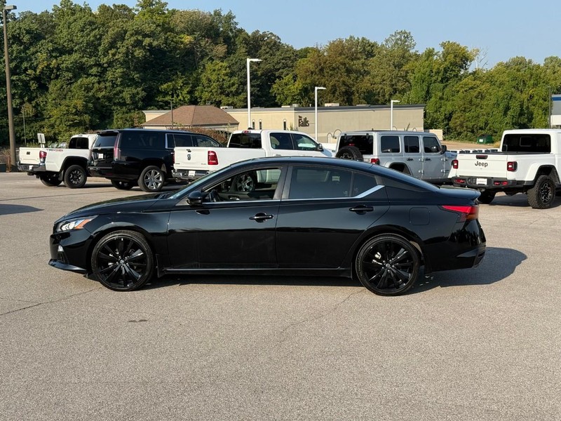 Nissan Altima Vehicle Image 03