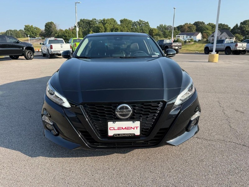 Nissan Altima Vehicle Image 13