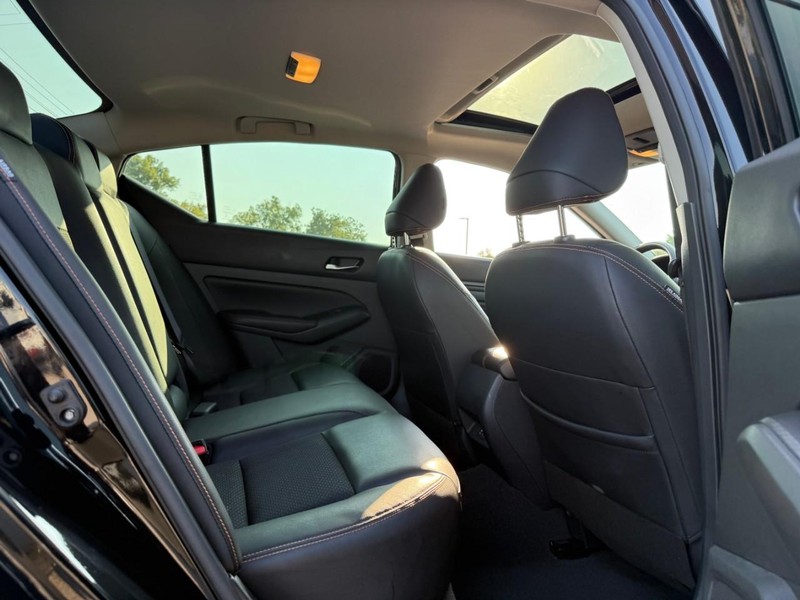Nissan Altima Vehicle Image 14