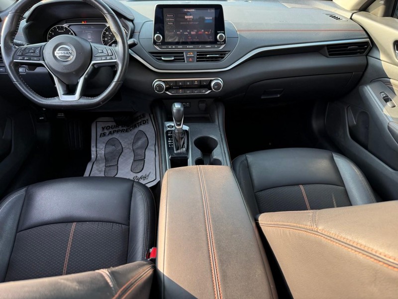 Nissan Altima Vehicle Image 15