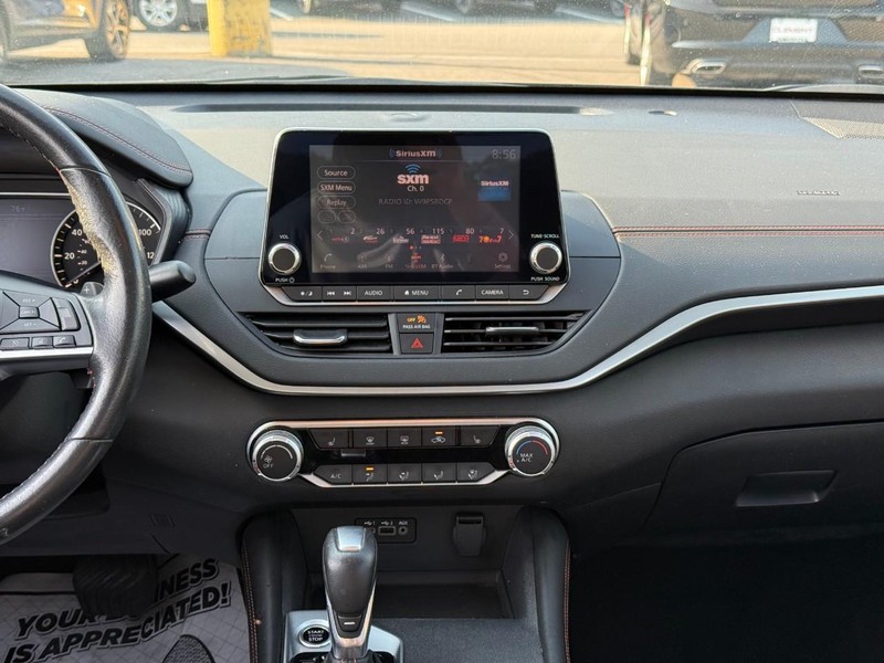Nissan Altima Vehicle Image 17