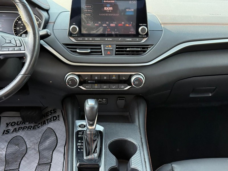 Nissan Altima Vehicle Image 18