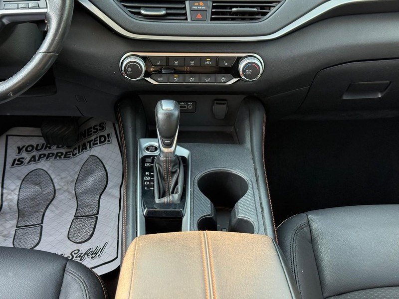 Nissan Altima Vehicle Image 19