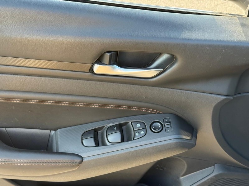 Nissan Altima Vehicle Image 20