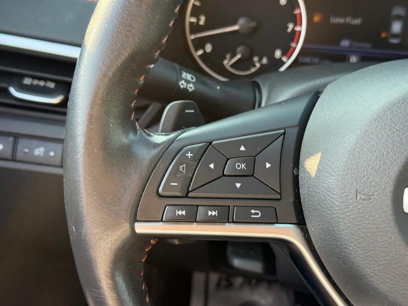 Nissan Altima Vehicle Image 24