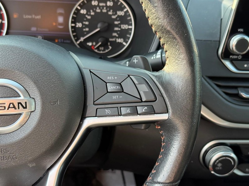 Nissan Altima Vehicle Image 25