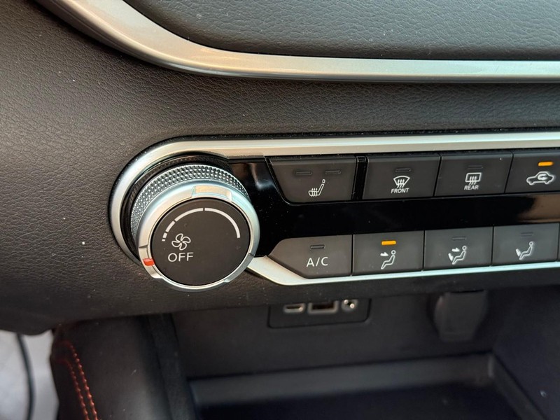 Nissan Altima Vehicle Image 28