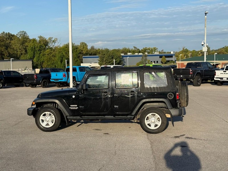 Jeep Wrangler Unlimited Vehicle Image 03