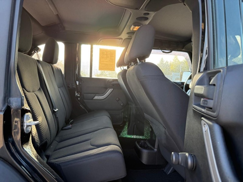 Jeep Wrangler Unlimited Vehicle Image 13