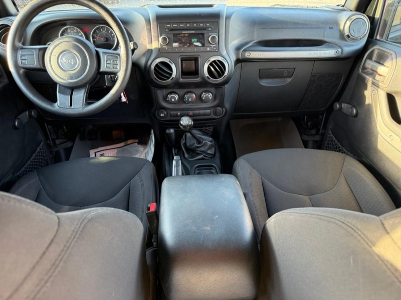 Jeep Wrangler Unlimited Vehicle Image 14