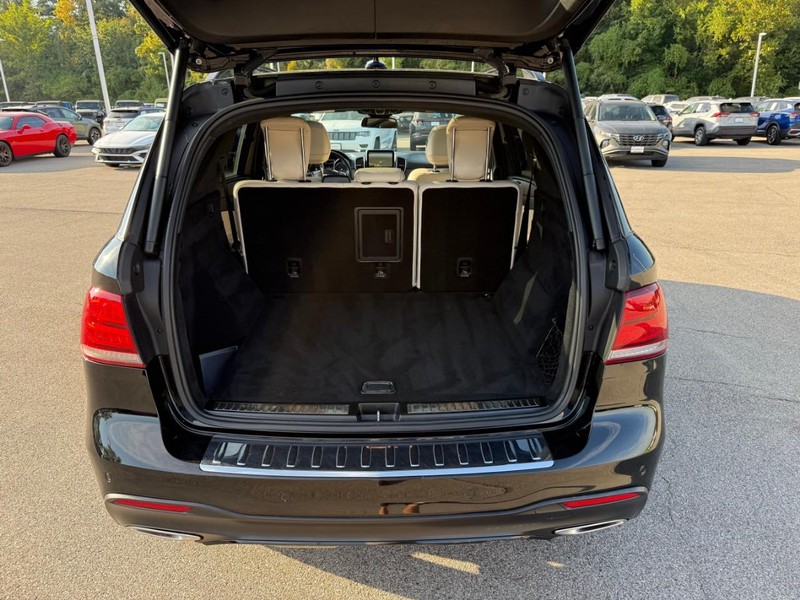 Mercedes-Benz GLE Vehicle Image 09