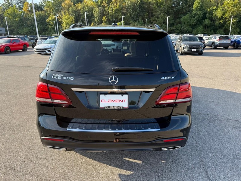 Mercedes-Benz GLE Vehicle Image 11