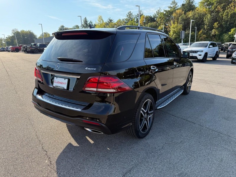 Mercedes-Benz GLE Vehicle Image 12
