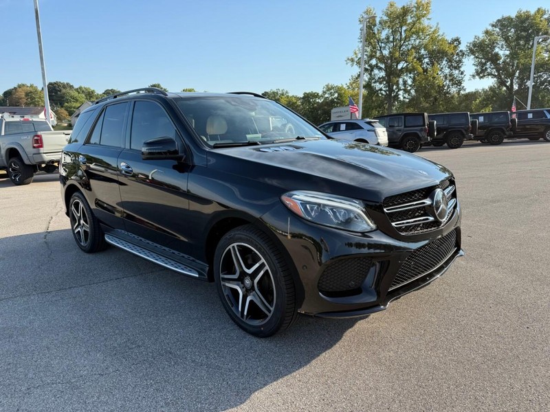 Mercedes-Benz GLE Vehicle Image 13