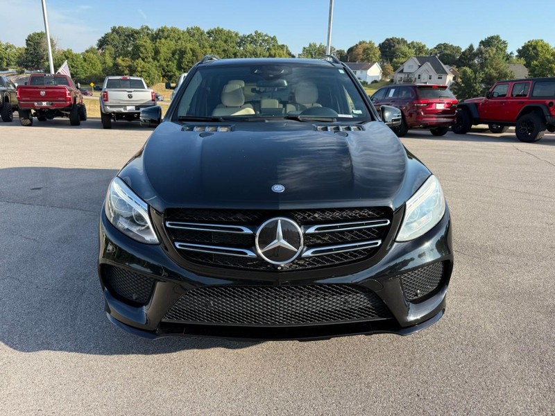 Mercedes-Benz GLE Vehicle Image 14