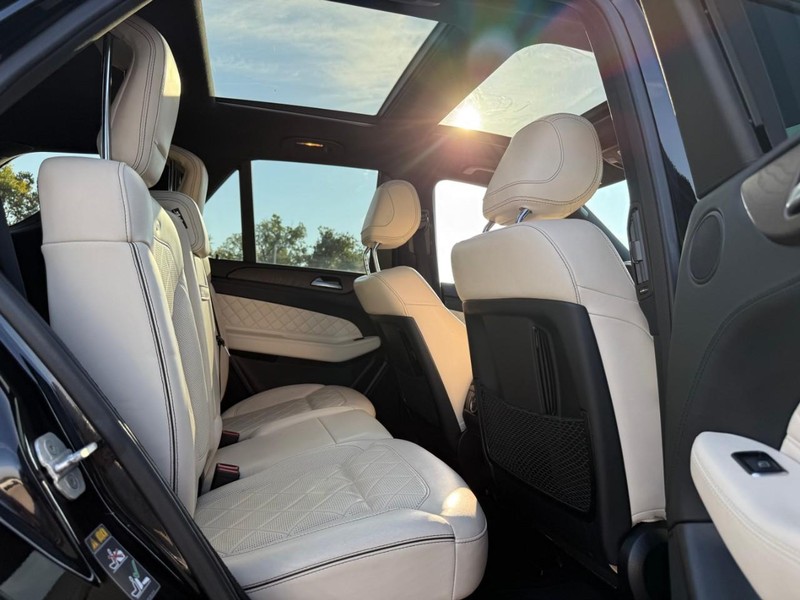 Mercedes-Benz GLE Vehicle Image 15