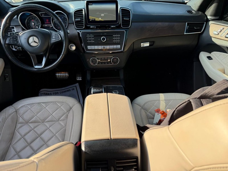 Mercedes-Benz GLE Vehicle Image 16