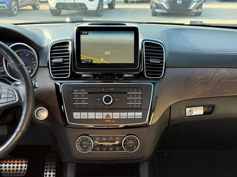 Mercedes-Benz GLE Vehicle Image 18