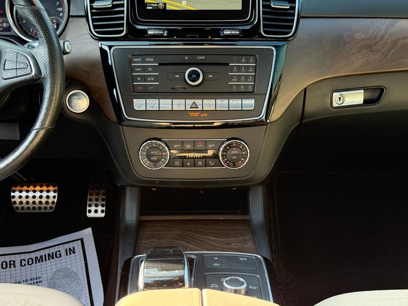 Mercedes-Benz GLE Vehicle Image 19