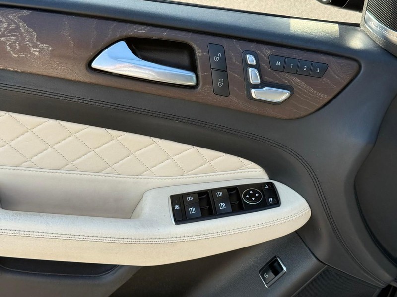 Mercedes-Benz GLE Vehicle Image 21