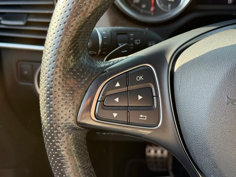 Mercedes-Benz GLE Vehicle Image 25