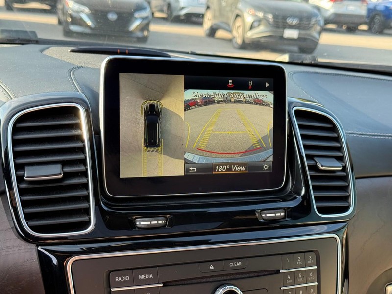 Mercedes-Benz GLE Vehicle Image 28