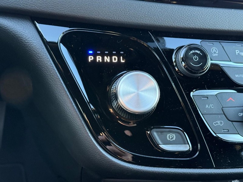 Chrysler Voyager Vehicle Full-screen Gallery Image 15