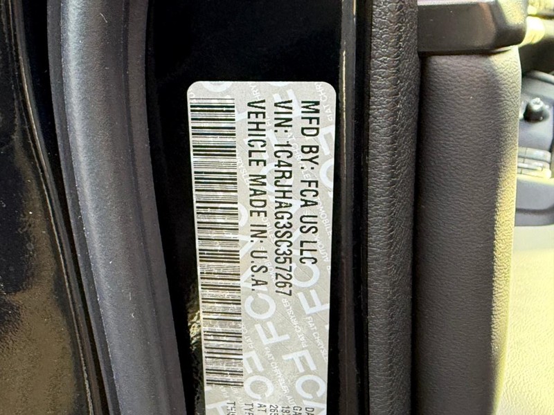 Jeep Grand Cherokee Vehicle Image 21