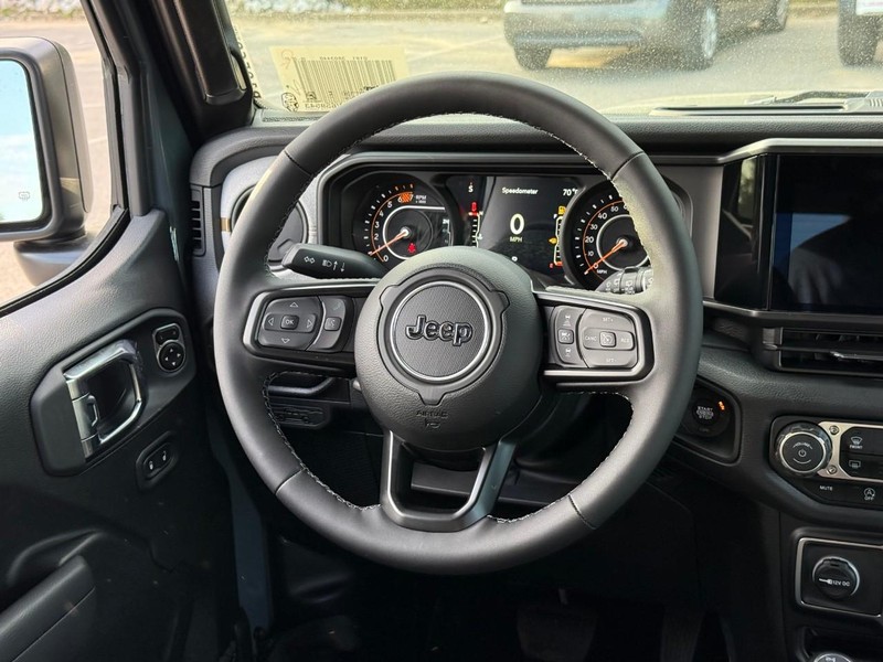 Jeep Wrangler Vehicle Image 09