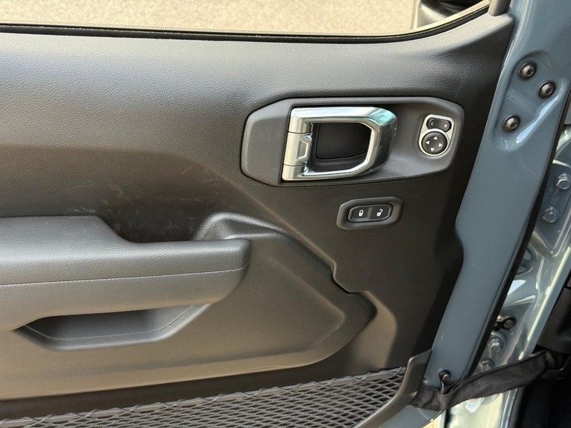 Jeep Wrangler Vehicle Image 13