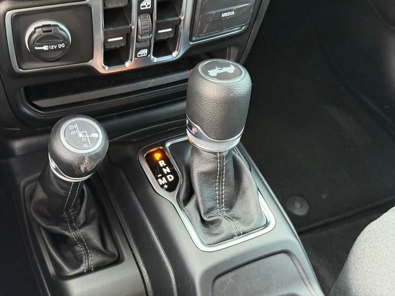 Jeep Wrangler Vehicle Image 17