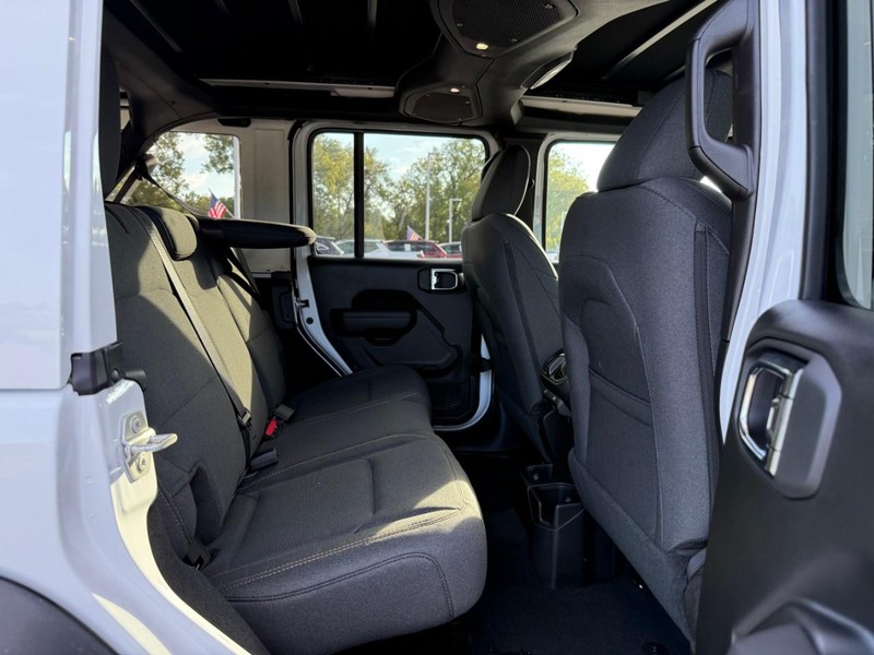Jeep Wrangler Vehicle Image 07