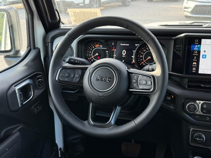 Jeep Wrangler Vehicle Image 09